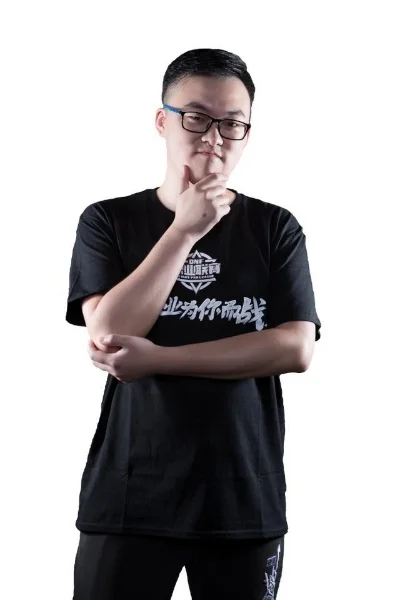 DNF小八：身残志坚的电竞传奇